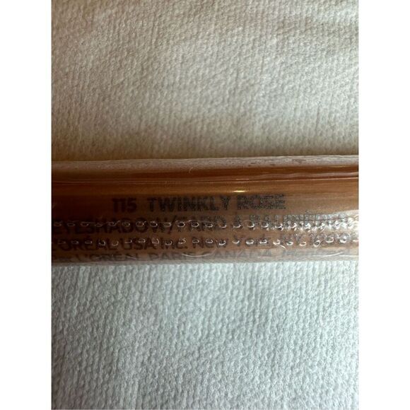 L’Oréal Paris Makeup Le Shadow Stick Eyeshadow color 115 Twinkly Rose - Picture 3 of 5